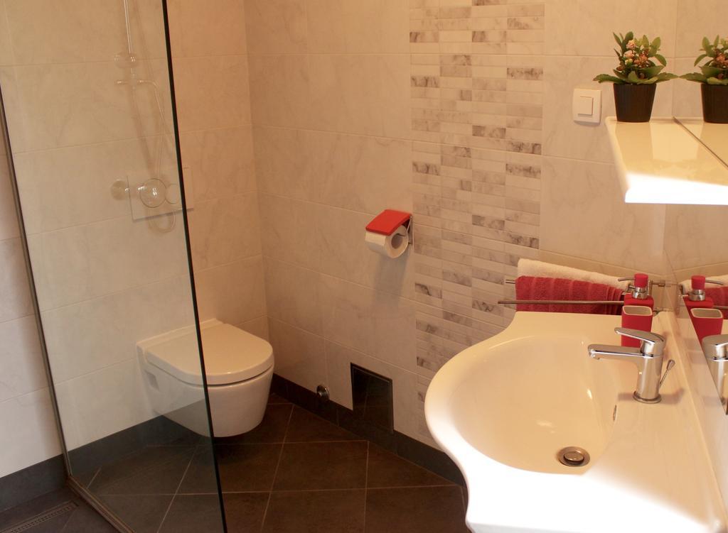 Rogic Apartment ロヴラン エクステリア 写真