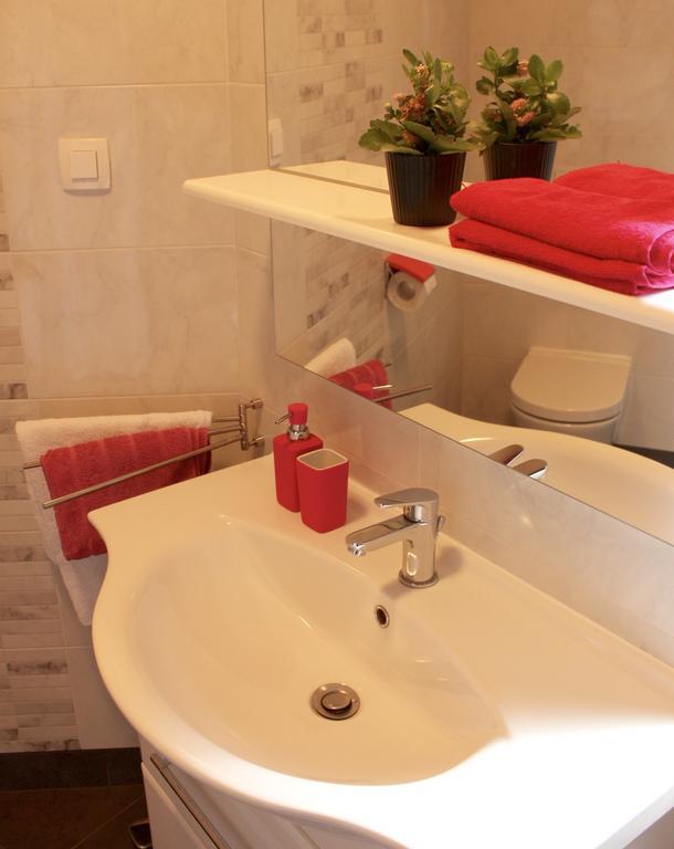 Rogic Apartment ロヴラン エクステリア 写真