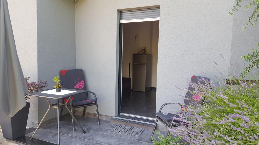 Rogic Apartment ロヴラン エクステリア 写真